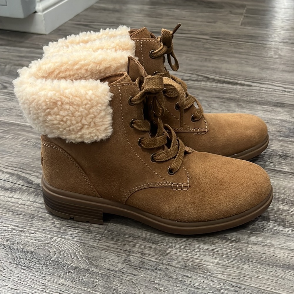 New UGG Chestnut Harrison Lace Boot